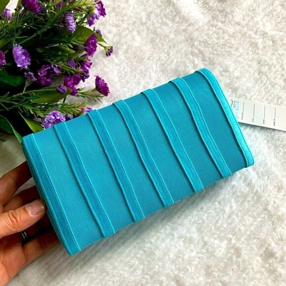 Elegant Mesh & fabrics  Inlaid Striped Boxy Clutch - Picture 1 of 10